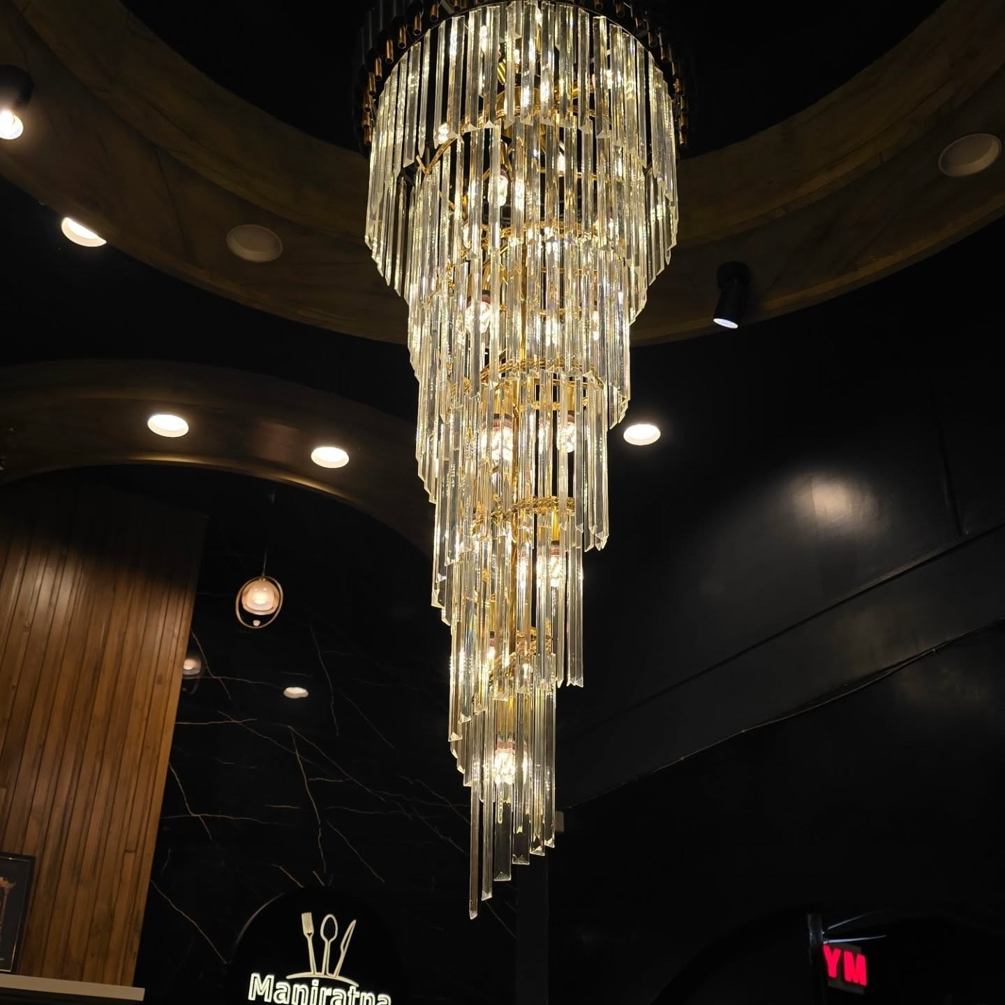 Maniratna Restaurant Ambience
